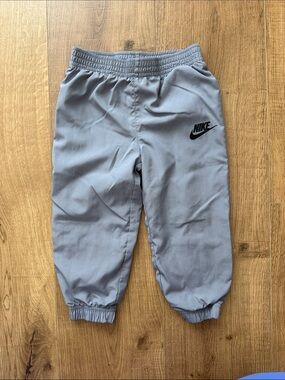Size 2T Nike Gray Elastic Waist Joggers with Black Logo